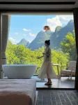 Yayuan Private Hot Spring Vacation Apartment (Yangshuo Yulong River Jiuxian Wharf) - bar