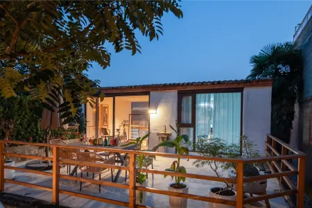 Gulou Li Homestay Luoyi Ancient City Lijingmen Cross Street Branch Отели рядом с достопримечательностью «Zhouwangcheng Square»