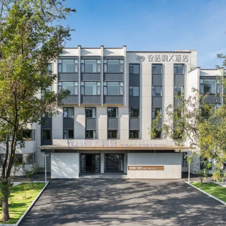 Yue Wutong X Hotel (Xuchang Fat Donglai Times Square Cao Wei Ancient City)
