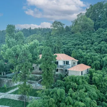 Linshu Hotel (Yinshan Street Transfer Store in Moganshan Scenic Area) Hotels near Wuling Village