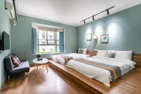 RuQing Homestay (Chongqing Jiefangbei Pedestrian Street Hong Ya Dong)