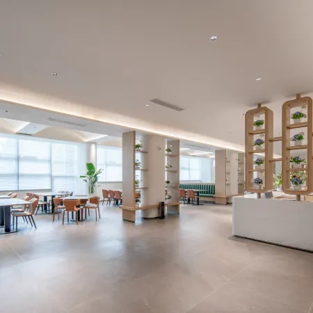 Yantai TaiMing Rezen Hotel (Jinshatan Beach Bathing Ground · The Lonely Whale Branch)