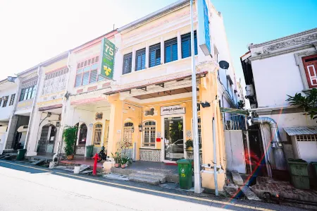Swing & Pillows @ 75 Chulia St, Georgetown Penang Отели рядом с достопримечательностью «SENTRAL College Penang»