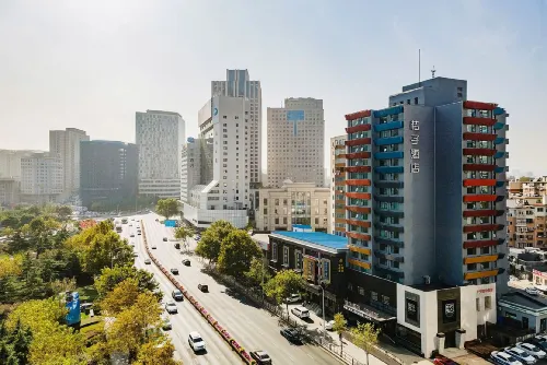 Orange Hotel (Dalian Qingniwaqiao Subway Station) - พร้อมระเบียง