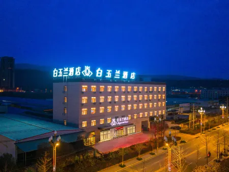 Magnotel Hotel (Tianshui Qin'an Railway Station) Отели в г. Цинань