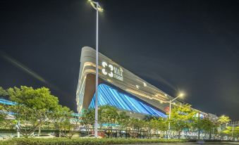 Yuanzhu Qingju | Lakeside · View 180° Lake Scenery · Cinema Homestay (Jinwan Huafa Business Center)