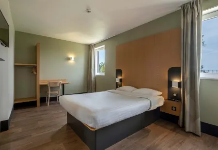 B&B HOTEL Niort Marais Poitevin Est