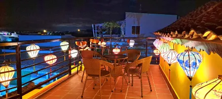 Phở Homestay Отели рядом с достопримечательностью «Linh Long Tu Temple»