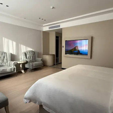 Happiness Hotel(Qingyang Huangchao Store)