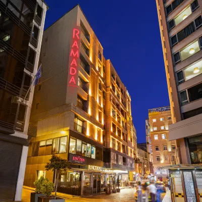 Ramada by Wyndham Istanbul Pera Taksim Hoteles cerca de Estadio Kasımpasa