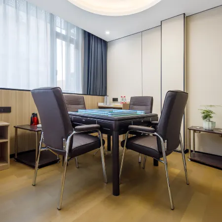 Fengyi Zhineng Light Luxury Hotel (Jiaxing Nanhu Yuehe Ancient Street)