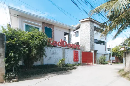 RedDoorz Hostel @ St. Paul Village LapuLapu