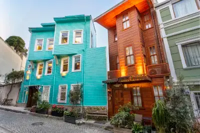 Wonder Wood Hotel