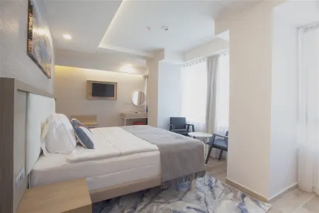 Old Town Point Hotel Spa Отели рядом с достопримечательностью «Музей игрушек Анталии»