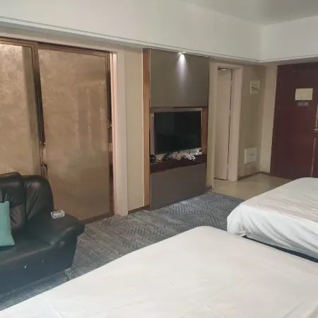 Foshan Lingnan Xiaozhu Smart Homestay (Zumiao Subway Station Boton City Branch)