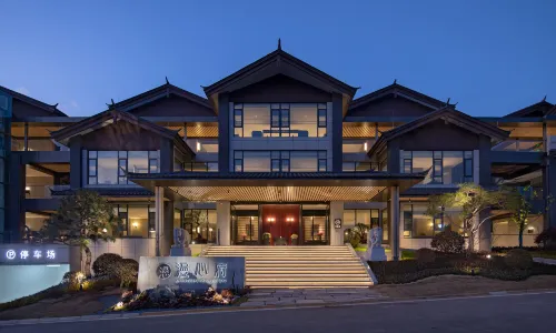 Manxin Mansion, Lijiang Railway Station