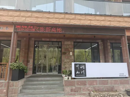 Linzhou Tingjian Shanchuan Hotel (Shibanyan Town) Отели рядом с достопримечательностью «The Red Flag Canal Scenic Area»