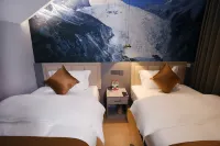 Smile Mao Niu · Mountain View Natural Aesthetic Resort (Kangding Love Song Square)