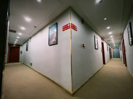 Luodian Wenli Hotel (Qiandaohu) Отели рядом с достопримечательностью «Moon Bay Health and Wellness Resort»