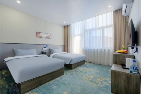 Fuyuan Royal Maple Hotel Отели рядом с достопримечательностью «Fuyuan Port»