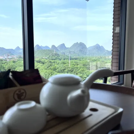 Guilin Yachne· Landscape Mirror Hotel (Guilin Railway Station and the Mixc mall Branch)