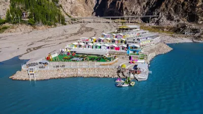 Luxus Hunza Attabad Lake Resort Hotels in 