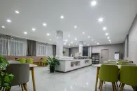 Qingfeng Bailu Hotel (Shangqiu High-Speed Railway Station Municipal Government)