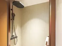 Ouzi International Hotel