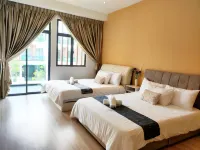 Cyberjaya Puchong Pool Villa | Sleeps 16-20 Guests