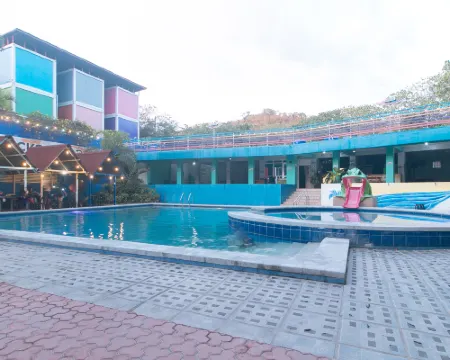 RedDoorz @ Boondocks Cabins Resort โรงแรมในซานเฟอร์นันโด