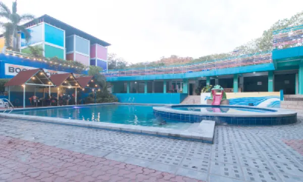 RedDoorz @ Boondocks Cabins Resort Hotel di San Fernando