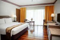 Waterfront Insular Hotel Davao - balcony