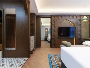 Yining City Jiangsu Road Liuxing Street Style Performing Arts Center