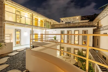 Silver Moon View Mountain  . Hidden House Hotel Отели рядом с достопримечательностью «Shuangyuanxi»