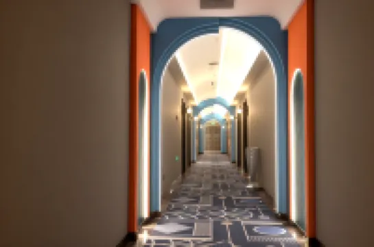 Haocai Muju Hotel (Mudanjiang High-speed Railway Station Beishan Park)