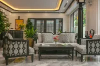 Royal Hotel - Vinhomes Ocean Park 3 Hotels in Van Lam