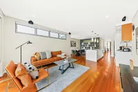 Convenient 4Br with Private Pool Close to Airport فنادق في Rosebery