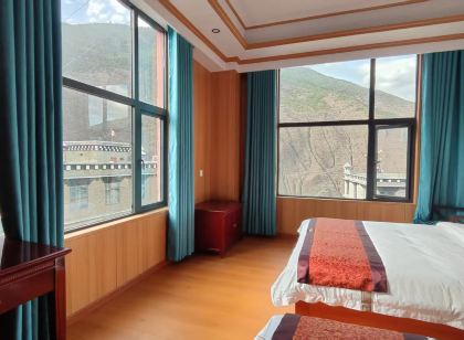 稻城亞丁何保民宿