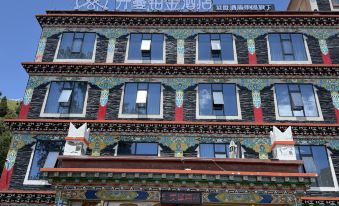 Kaiman Platinum Hotel (Xinduqiao Gongga Snow Mountain Viewpoint Branch)