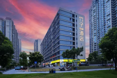 Bamboo Hotel Отели рядом с достопримечательностью «Sheng'an Temple»