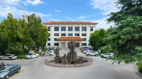 Jincheng Hotel (Luoyang Wangcheng Park Branch) Hotels near Peony Admiring Of Wangcheng Garden