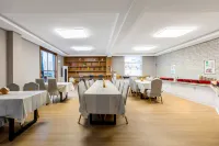 Borrman Hotel (Yongkang West Passenger Terminal Baolong Square)