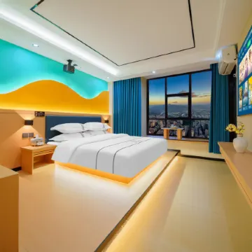 Lanfeng Holiday Hotel (Puning International Commodity City E-Shopping Mall)