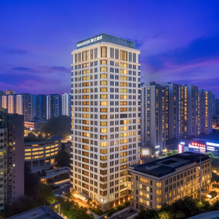 Madison Hotel in Chongqing University Town Отели рядом с достопримечательностью «Chongqing Shapingba Meilixi Street Pedestrian Street»