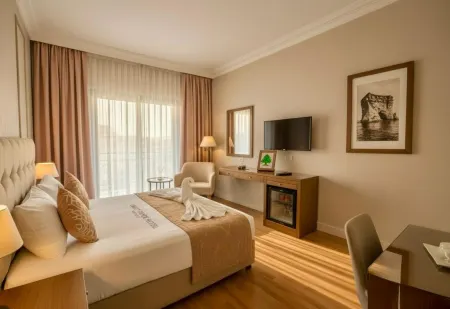 Orient Prince Hotel Отели рядом с достопримечательностью «Pigeon Rocks»