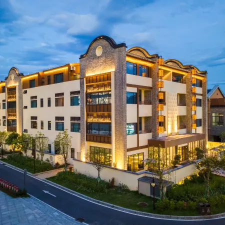 Douzhou Courtyard Hotel (Maoming Xinyi Douzhouli Cultural and Creative Street)