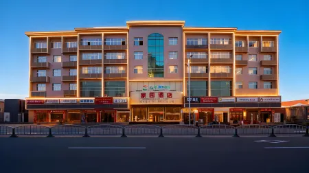 Bazhong Jiayuan Hotel (Bazhong Railway Station Baren Square) Отели рядом с достопримечательностью «Nankan Grottoes»