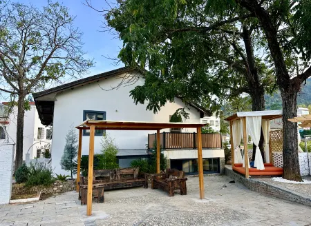 Time Under the Eaves Homestay