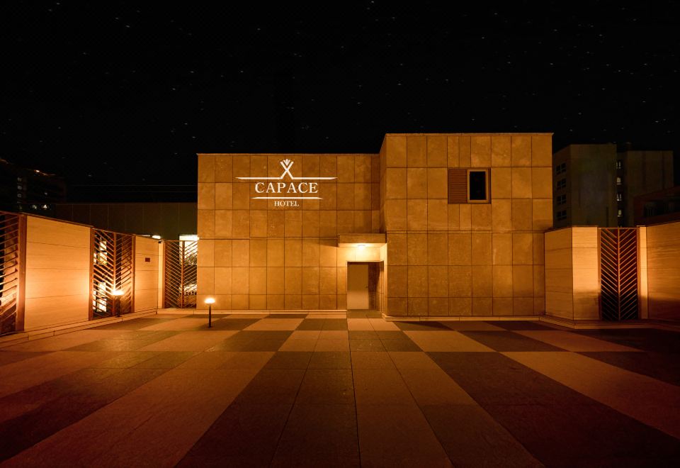 카파스 호텔 강남의 현대적인 객실 인테리어