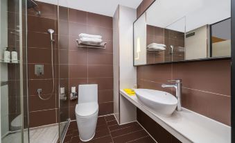 IU Hotel ·( Guangzhou Taihe Jinbo Tiandi Private Science and Technology Park Branch)